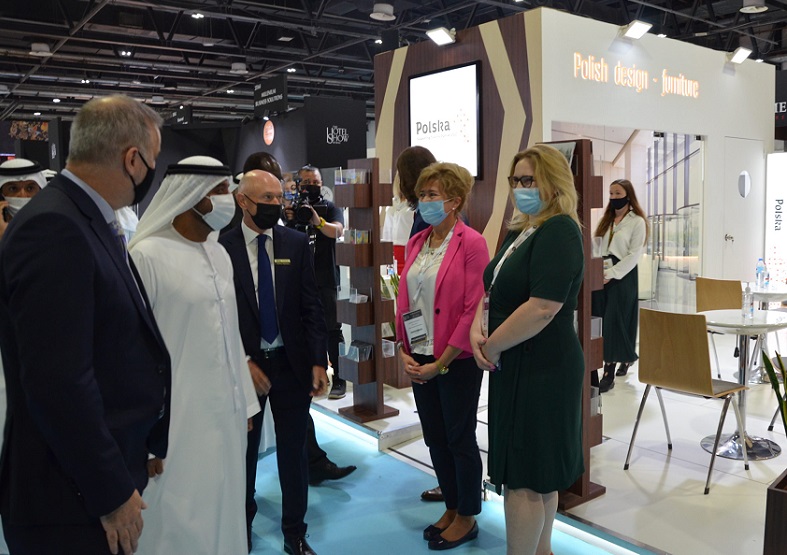 2027年中东迪拜家具、家居设计装饰、厨房卫浴展览会INDEX DUBAI参展商与海外采购商展台洽谈现场