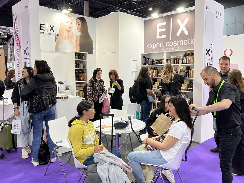 2027年西班牙巴塞罗那美容、美发展览会COSMOBEAUTY Barcelona展馆现场,专业观众参观实况