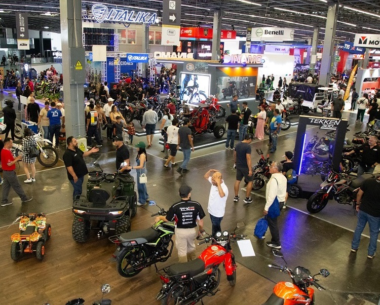 2026年墨西哥摩托车展览会EXPO MOTO展馆现场,专业观众参观实况