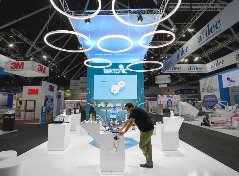 2026年澳洲澳大利亚口腔牙科展览会ADX Sydney参展商与海外采购商展台洽谈现场