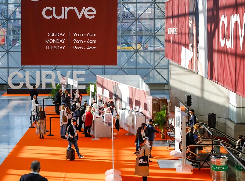 2026年美国纽约内衣展览会Curve New York展馆内部展台环境实拍