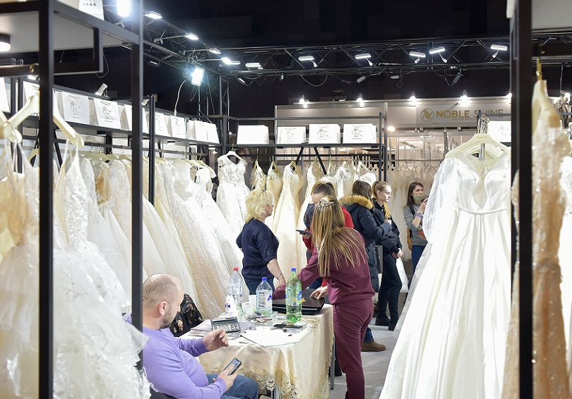 2027年俄罗斯莫斯科婚纱展览会WEDDING FASHION展馆现场,专业观众参观实况