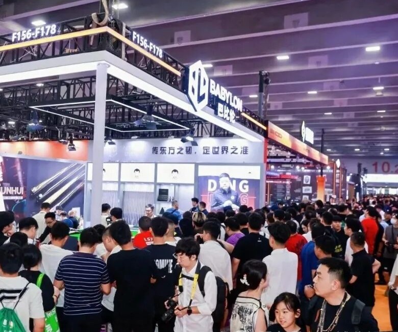 2027年广州国际台球及配套设备展览会GBE展馆现场，专业观众参观实况