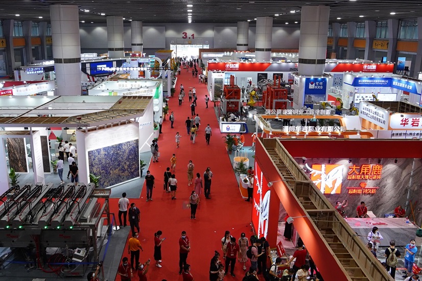 2027年中国日用陶瓷技术装备及原辅料展览会TABLEWARE TECH参展商与海外采购商展台洽谈现场