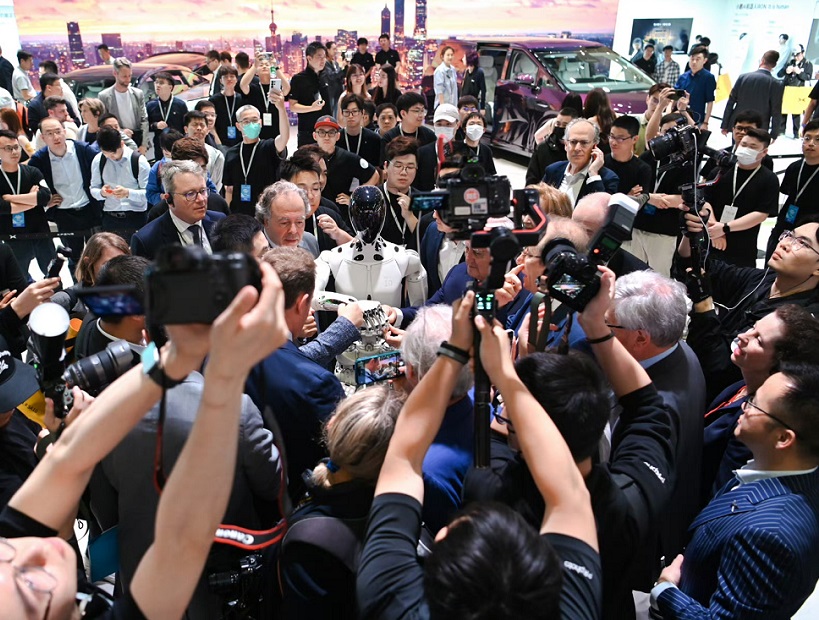 2027年上海车展-上海国际汽车工业展AUTO SHANGHAI展会现场产品演示与行业交流活动