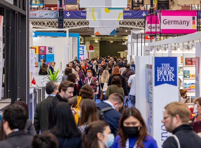 2027年英国伦敦书展览会THE LONDON BOOK FAIR展馆现场,专业观众参观实况