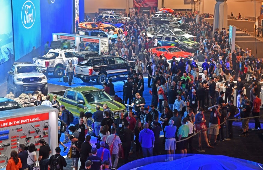 2026年美国拉斯维加斯改装车展览会SEMA SHOW展馆内部展台环境实拍