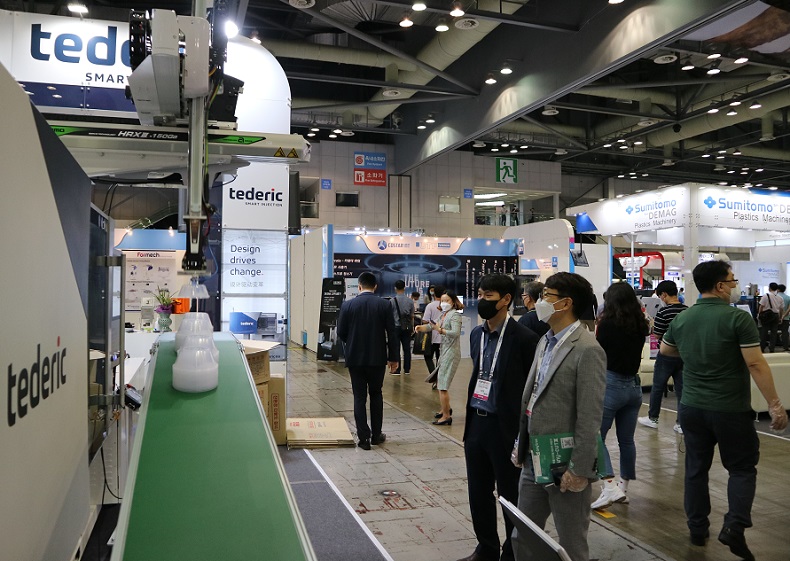 2027年韩国首尔塑料橡胶展览会KOPLASKOPLAS展馆现场,专业观众参观实况
