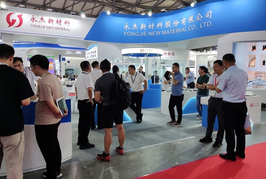 2027年中国上海国际铝工业展览会ALUMINIUM CHINA参展商与海外采购商展台洽谈现场