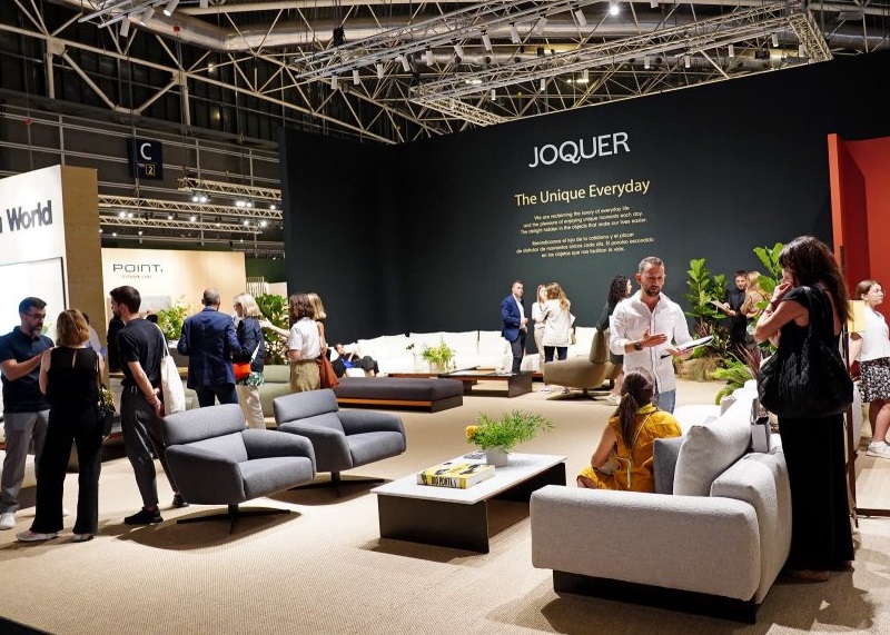 2026年西班牙瓦伦西亚家具展览会FERIA HABITAT VALENCLA参展商与海外采购商展台洽谈现场