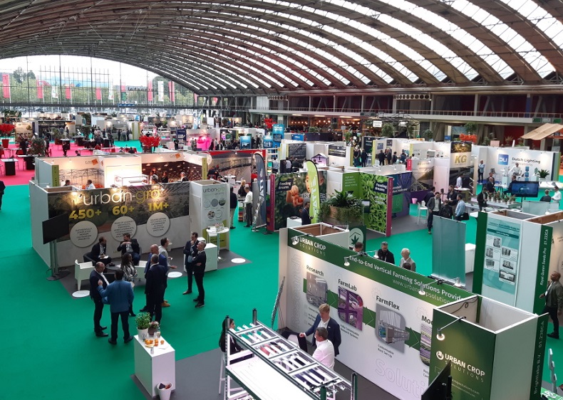 2027年荷兰阿姆斯特丹花卉园艺展览会GreenTech展馆现场,专业观众参观实况