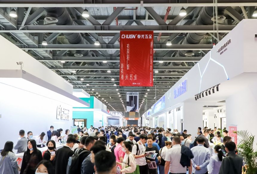 2027年广州国际门窗幕墙新产品博览会WINDOOR参展商与海外采购商展台洽谈现场