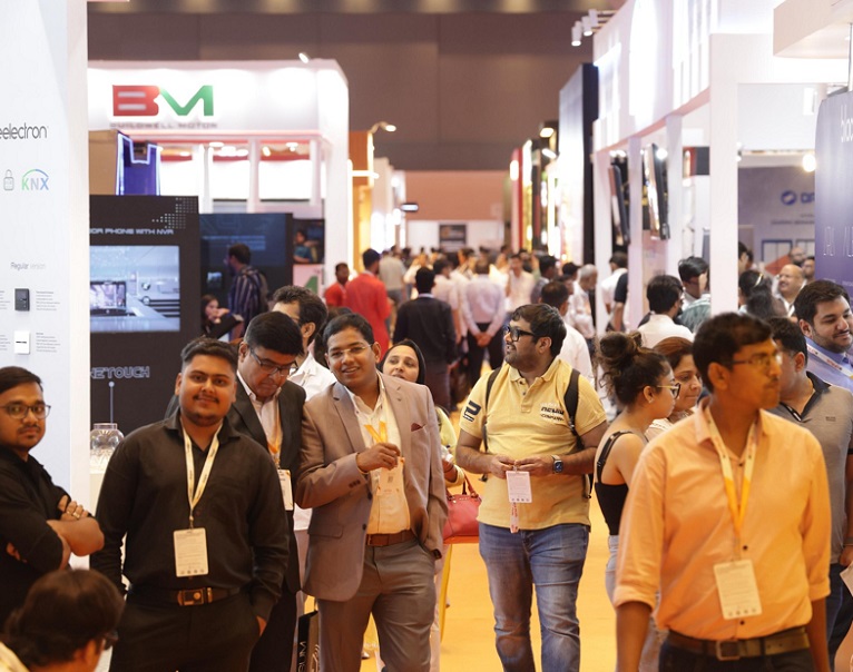 2027年印度智能家居展览会Smart Home Expo参展商与海外采购商展台洽谈现场