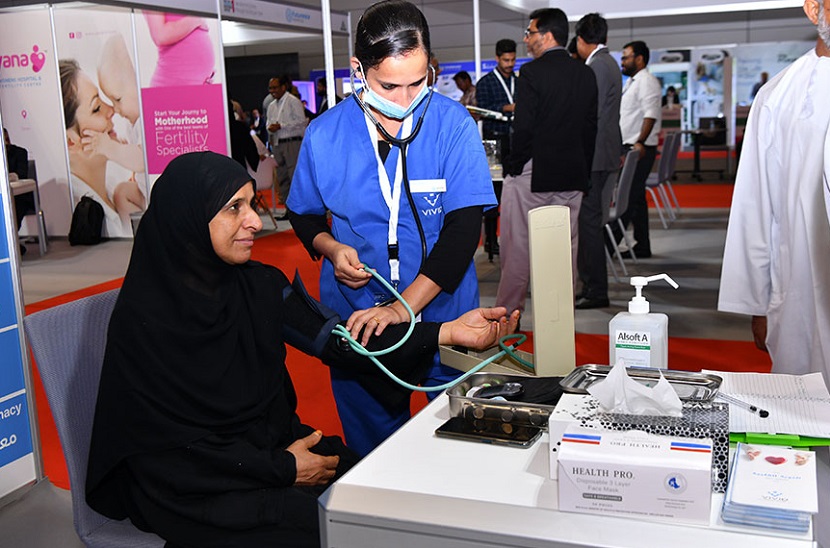 2026年中东阿曼医疗器械展览会Oman Health参展商与海外采购商展台洽谈现场
