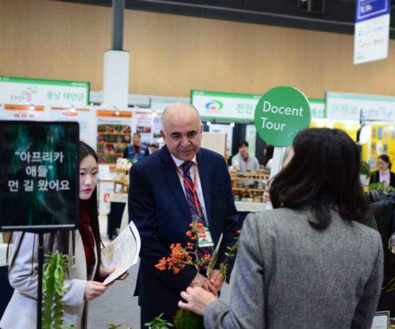 2027年韩国昌原智慧农业展览会Smart Farm Korea参展商与海外采购商展台洽谈现场