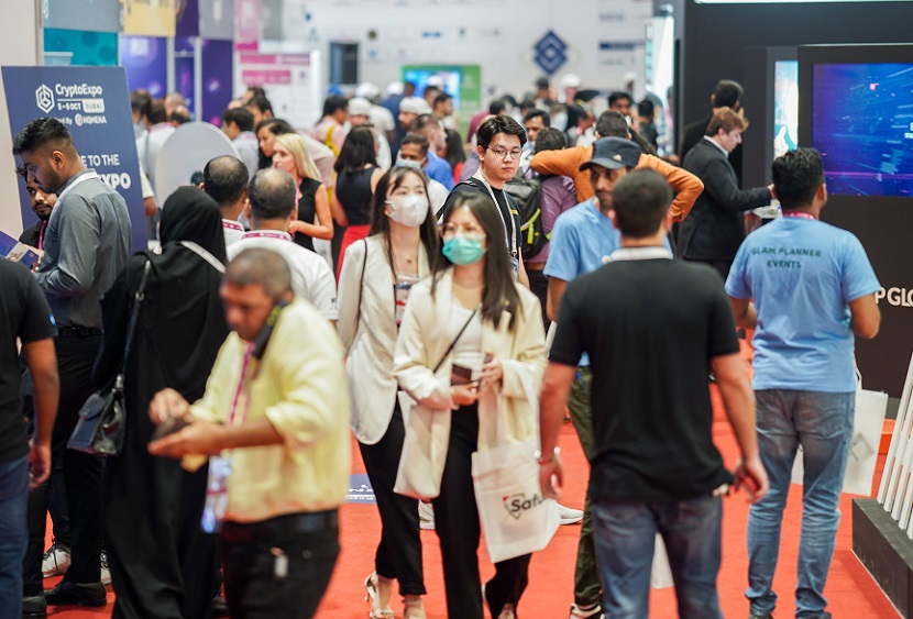 2027年土耳其伊斯坦布尔区块链展-区块链世界博览会Blockchain Expo World展馆现场，专业观众参观实况