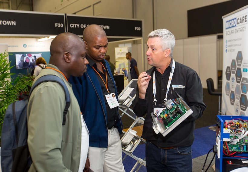 2027年南非电力能源及太阳能展览会AFRICA ENERGY INDABA参展商与海外采购商展台洽谈现场