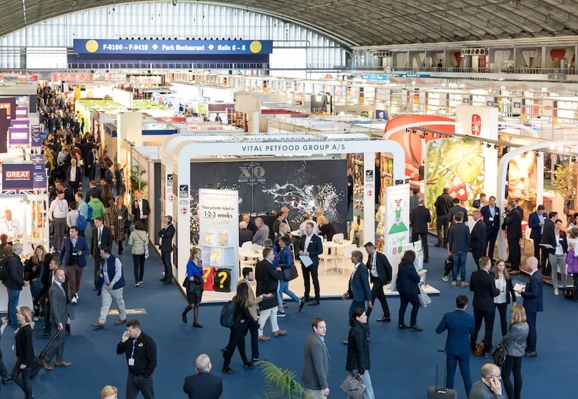 2027年荷兰自有品牌展PLMAPLMA AMSTERDAM参展商与海外采购商展台洽谈现场