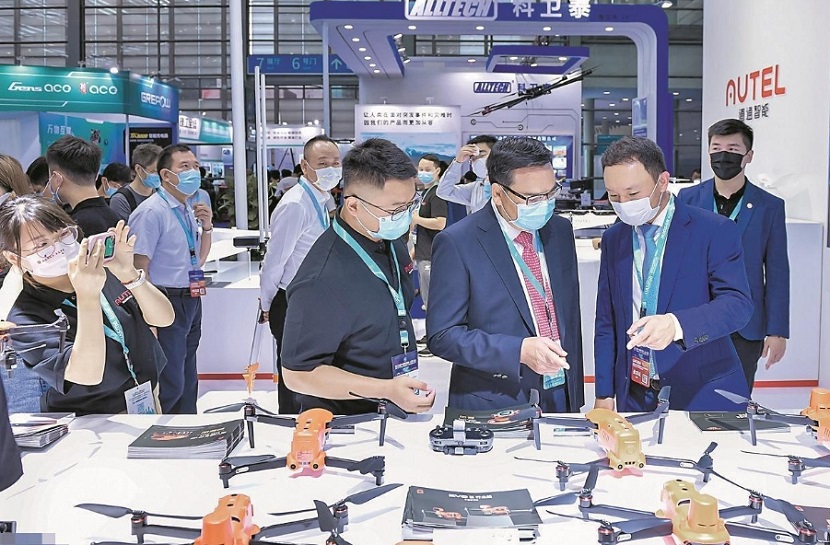2026年广州国际低空经济贸易博览会-广州无人机展GILEX展馆现场,专业观众参观实况