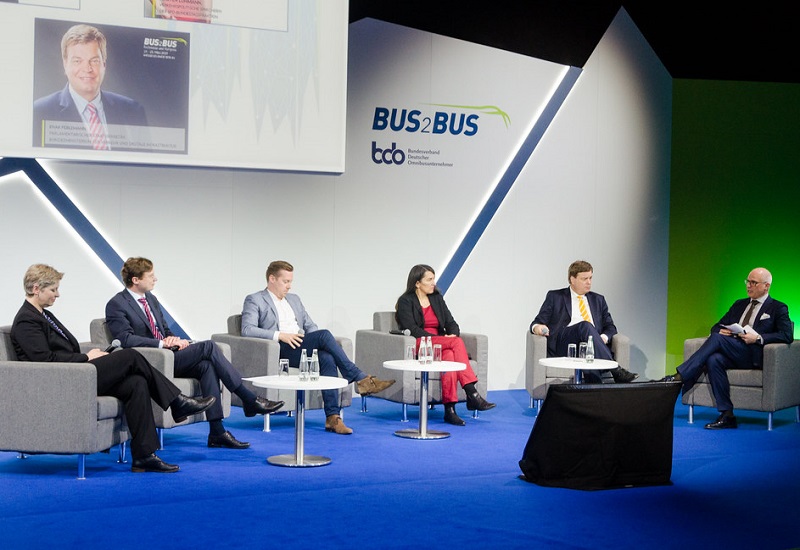 2028年德国柏林客车巴士展览会BUS2BUS参展商与海外采购商展台洽谈现场