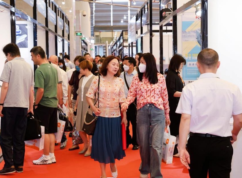 2027年中国（上海）国际箱包展览会SHANGHAI BAG SHOW行业机械设备展品展台实拍
