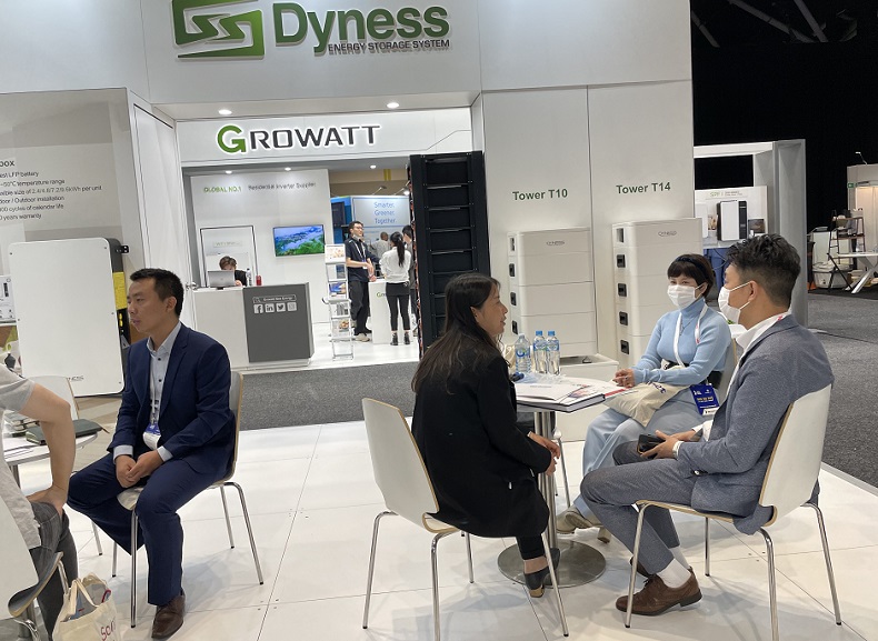 2027年澳洲澳大利亚悉尼智慧能源、太阳能光伏展SECESmart Energy Conference & Exhibition参展商与海外采购商展台洽谈现场