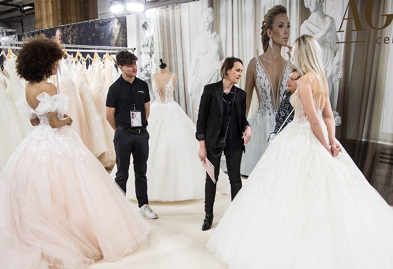 2027年法国巴黎婚纱礼服展览会Paris Bridal Fair展馆内部展台环境实拍