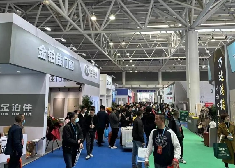 2027年中国临沂门窗业展-临沂门博会Linyi Doors and Windows Exhibition展馆现场,专业观众参观实况