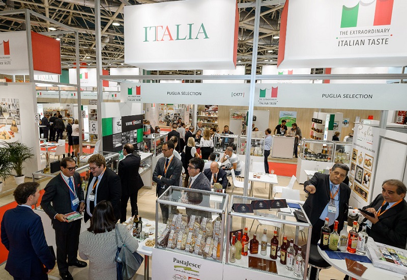 2026年俄罗斯莫斯科食品展览会WorldFood Moscow参展商与海外采购商展台洽谈现场