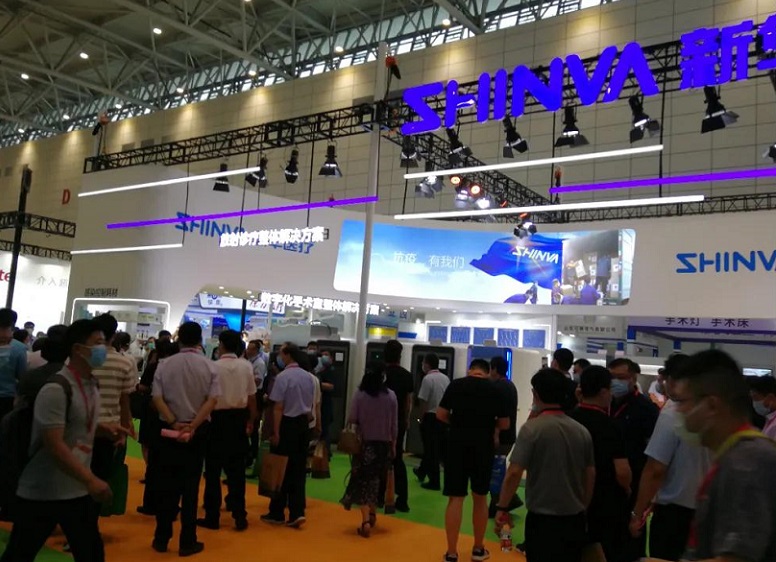 2027年山东济南医疗器械展览会-山东医博会CMEE展馆现场，专业观众参观实况