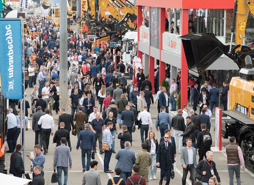 2027年俄罗斯莫斯科工程机械宝马展览会BAUMA CTT Russia展馆现场，专业观众参观实况