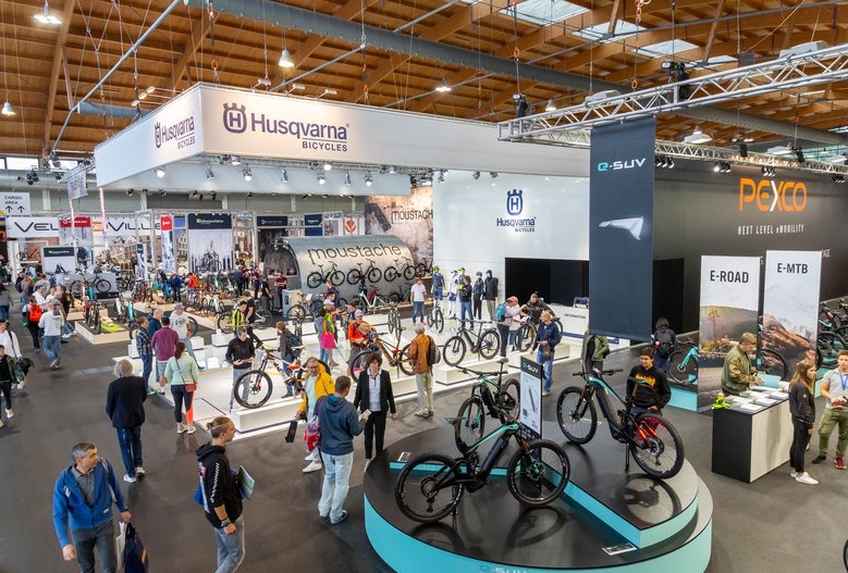 2027年德国法兰克福欧洲自行车展览会EUROBIKE展馆现场,专业观众参观实况