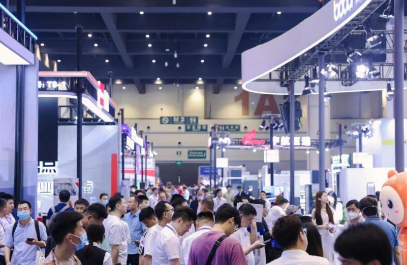2027年郑州工业技术与装备博览会-郑州工博会Zhengzhou Industry Expo展馆现场，专业观众参观实况