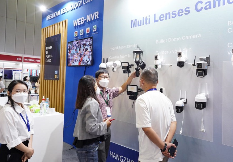 2027年越南安防及消防展览会Secutech Vietnam展馆现场,专业观众参观实况