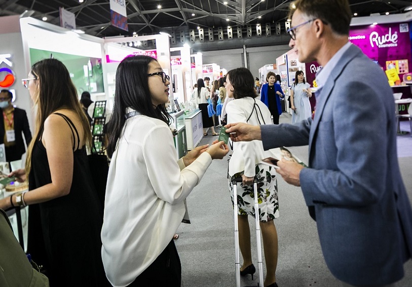 2026年卡思曼伯香港亚太美容展览会Cosmoprof Asia展馆现场,专业观众参观实况