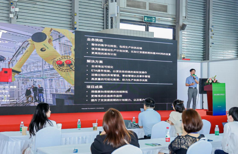 2027年上海国际新能源汽车技术与生态链博览会NEAS CHINA展馆现场，专业观众参观实况