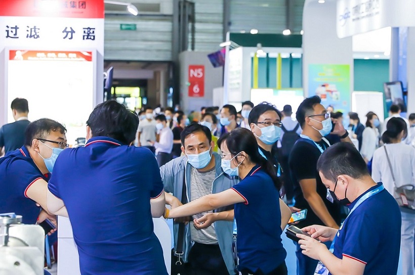 2027年中国(上海)国际橡胶技术展览会RubberTech展馆现场,专业观众参观实况