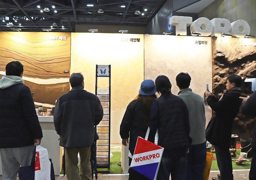 2027年韩国首尔建筑建材展览会KOREA BUILD WEEK展馆现场，专业观众参观实况