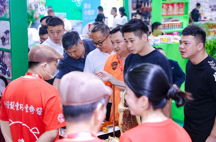 2027年广州火锅食材用品展览会CRE展馆现场,专业观众参观实况
