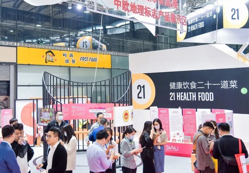 2027年全球高端食品及优质农产品（深圳）博览会Shenzhen Food Expo展馆现场，专业观众参观实况