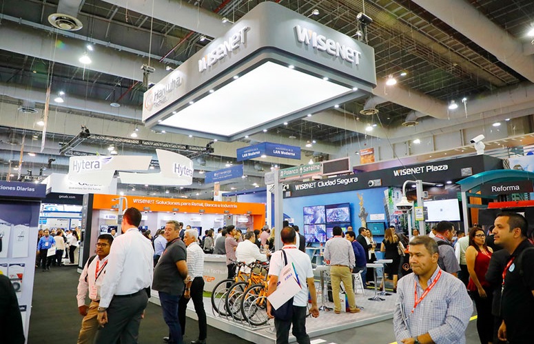 2027年墨西哥劳保展览会Expo Seguridad Industrial参展商与海外采购商展台洽谈现场