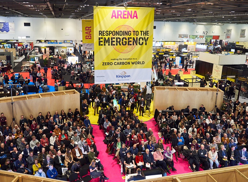 2027年英国伦敦环保建筑建材展览会Futurebuild参展商与海外采购商展台洽谈现场