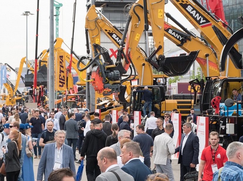 2027年俄罗斯莫斯科工程机械宝马展览会BAUMA CTT Russia展馆现场，专业观众参观实况