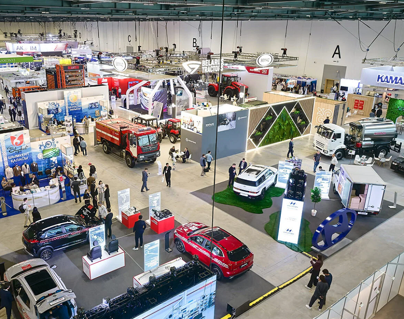 2027年哈萨克斯坦工业及金属加工展览会Kazakhstan Machinery Fair 参展商与海外采购商展台洽谈现场