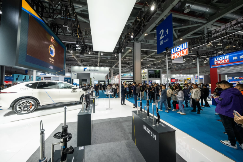 2026年上海法兰克福汽配展览会Automechanika Shanghai展馆现场,专业观众参观实况