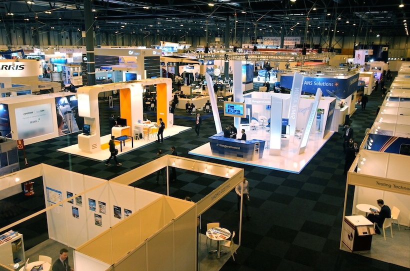 2027年葡萄牙世界航空空域管理展-世界ATM大会Airspace World参展商与海外采购商展台洽谈现场