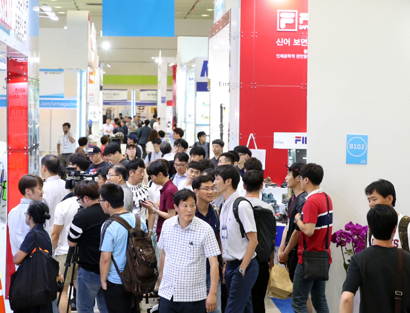 2027年韩国首尔劳保展览会KISSKOREA SAFETY&HEALTH SHOW展馆现场,专业观众参观实况