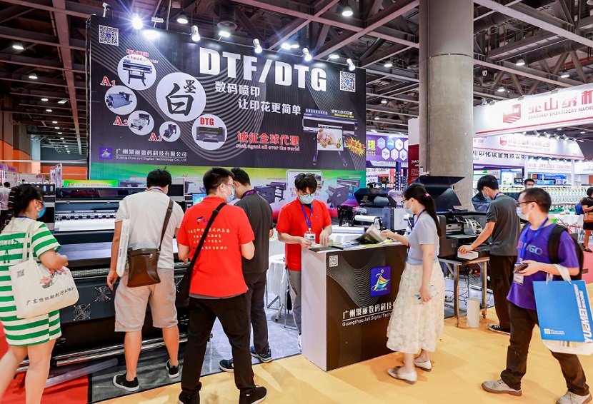 2027年广州国际纺织制衣及印花工业展览会ITCPE参展商与海外采购商展台洽谈现场