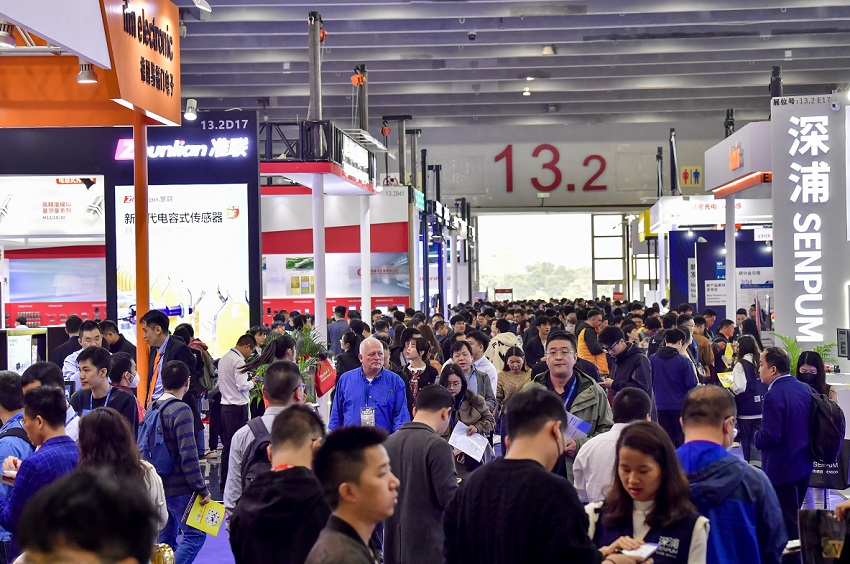 2027年深圳国际智能生产解决方案展览会SPS参展商与海外采购商展台洽谈现场