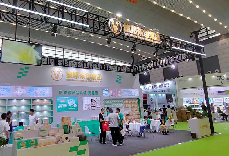 2027年山东济南国际生活用纸及卫生用品展览会Jinan Paper Exhibition参展商与海外采购商展台洽谈现场